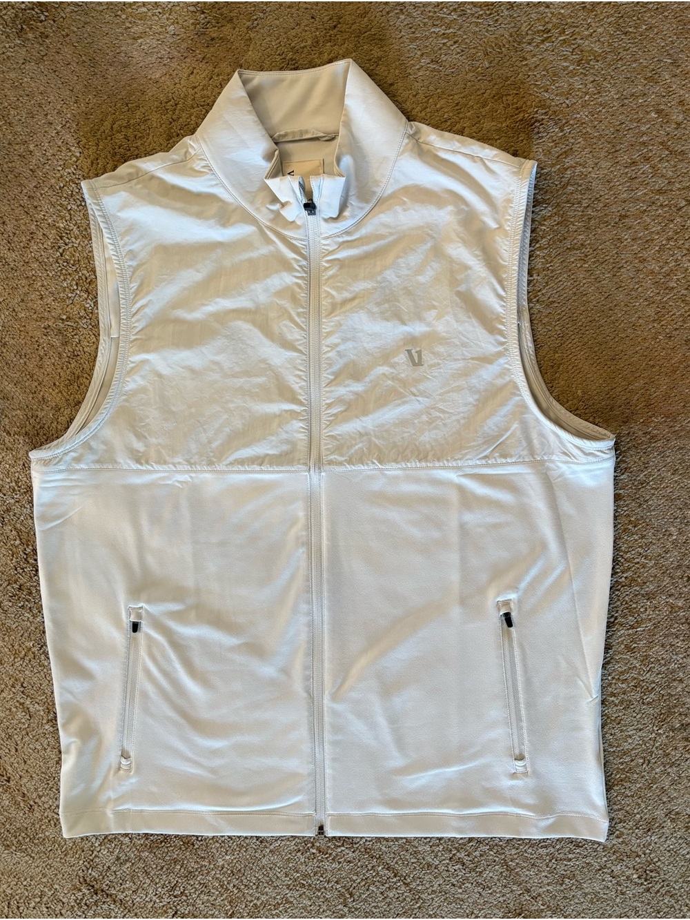 Vuori Sunday Element Vest in Heathered/Frost Grey. Size XL